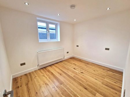 7 bedroom detached bungalow to rent - Photo 2