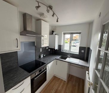 2 bedroom semi-detached house to rent - Photo 6