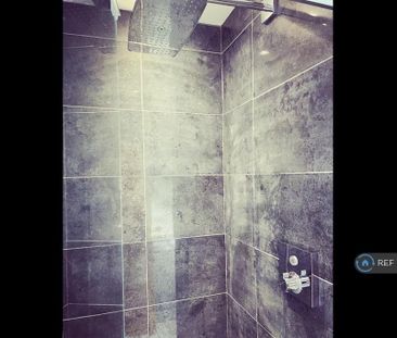 3 bedroom flat to rent - Photo 1