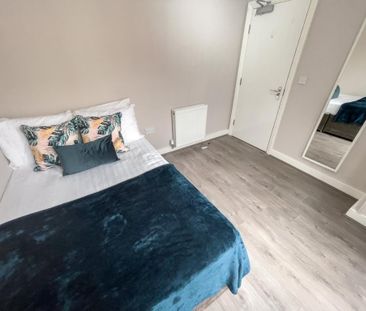 6 bedroom terraced house to rent - Photo 4