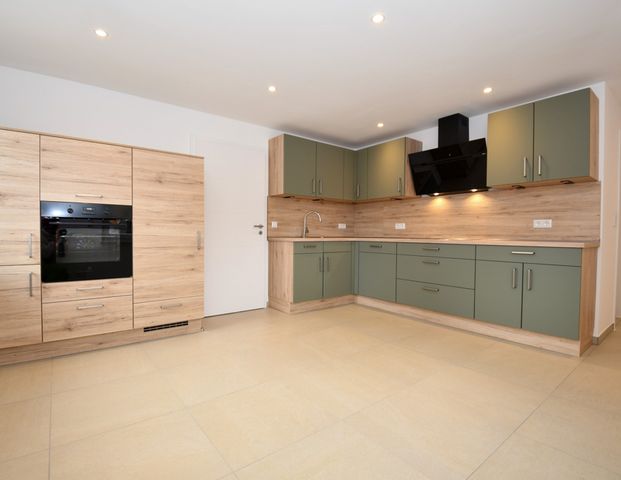 Wohnen mit Wohlfühlcharakter - Mietwohnung mit Balkon, Einbauküche und E-Ladestation in Altenoythe - Photo 1