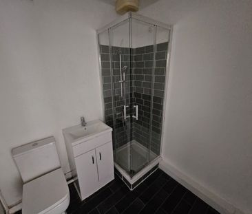 1 bed Flat - To Let - Photo 6