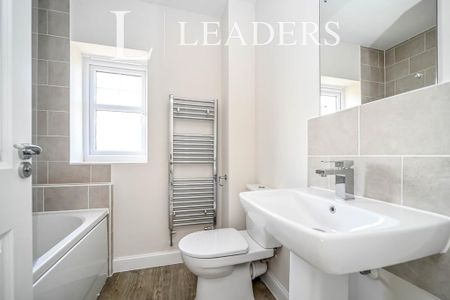 4 bedroom townhouse to rent - Photo 2