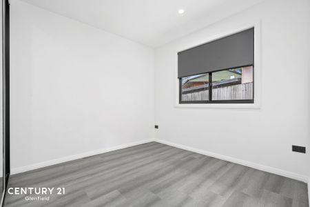 Near New 2 Bedroom Granny Flat with Parking Space&excl; - Photo 2