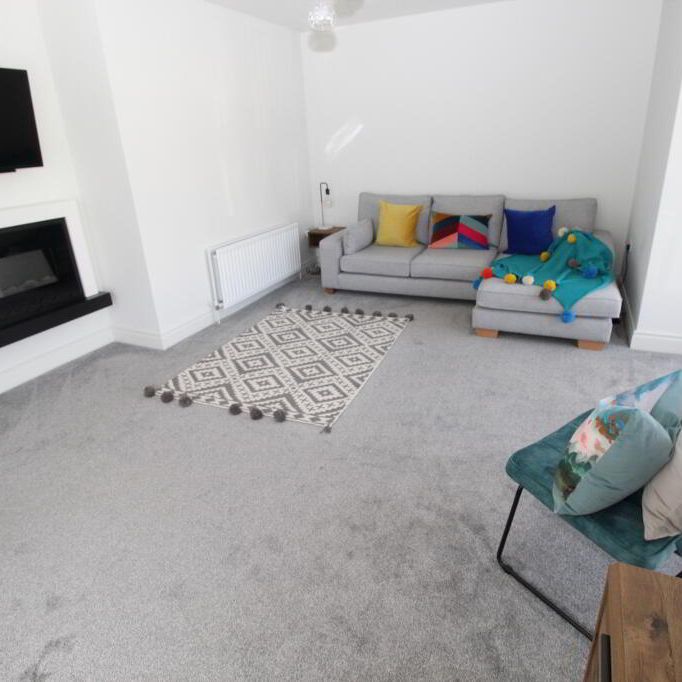 35 Millmount Village Gardens, Dundonald, Belfast, BT16 1BH - Photo 1