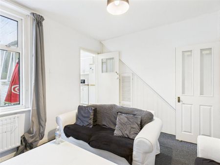 4 bedroom terraced house to rent - Photo 3