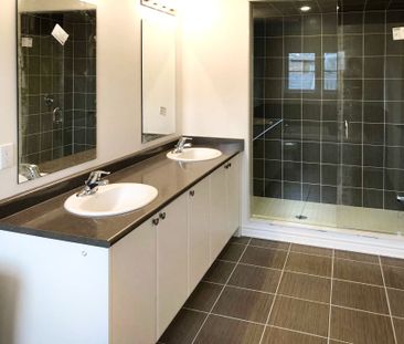 For Lease - 31 Walter Proctor Road, East Gwillimbury, Ontario - Photo 3