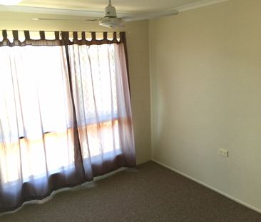 FULLY AIR CONDITIONED FAMILY HOME - Photo 2