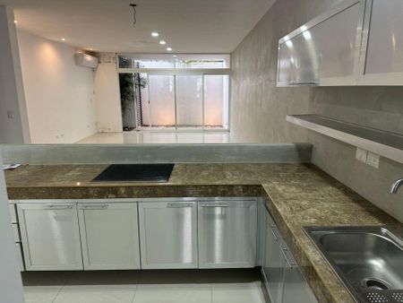 Departamento de 2 recámaras, sin muebles, dentro de periférico, con jardín. - Foto 3