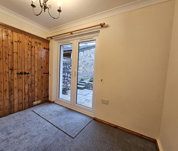 2 bedroom cottage to rent - Photo 1