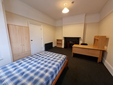 8 Bed Student Accommodation - Photo 4