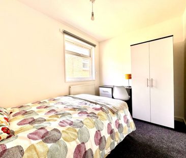 5 Bedroom - Photo 4 | Rentumo