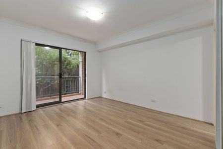Well Presented Two Bedroom Apartment - Photo 3