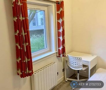 3 bedroom flat to rent - Photo 1