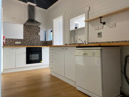 Three bedroom home within walking distance to Penguin Township - Photo 4