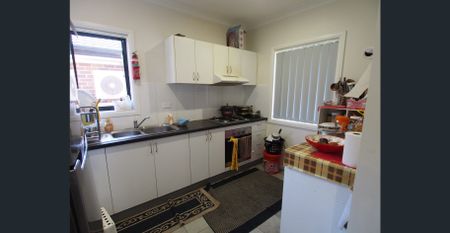 2 bedrooms newly granny flat - Photo 2