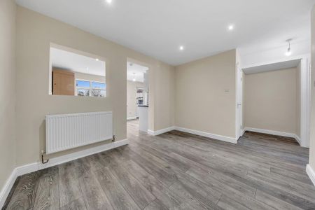 5 bedroom semi-detached house to rent - Photo 2