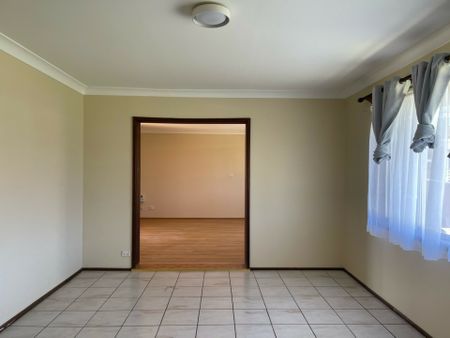 Neat & Tidy 3 Bedroom House! Close To Blacktown CBD - Photo 3