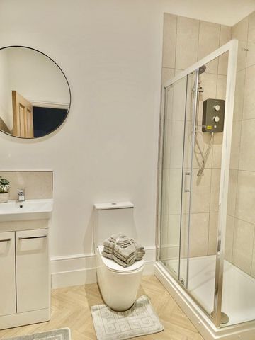 Spacious Fully Furnished 2-Bedroom, 2-Bathroom Apartment – Church House, South Parade, Wakefield - Photo 3