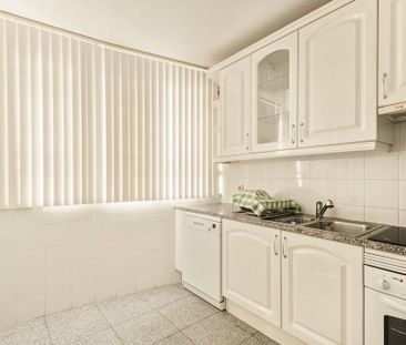 2 Bedroom Apartment with parking, Estoril, Cascais - Photo 2
