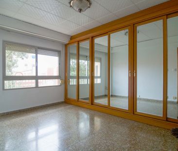 Live in this great appartment in Cabanyal - Photo 4