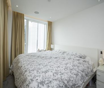 3 bedroom flat in 150 Vaughan Way - Photo 1