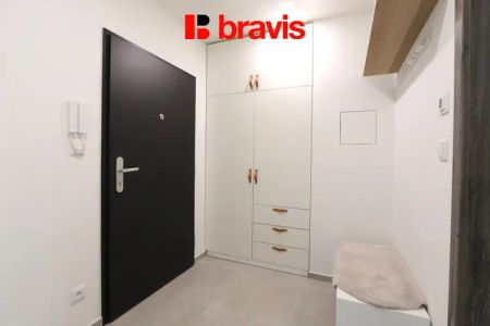 Pronájem krásného bytu 2+kk v novostavbě, ul. Brněnská pole, Šlapanice u Brna, lodžie, sklep, šatna, garážové stání v ceně - Fotografie 5