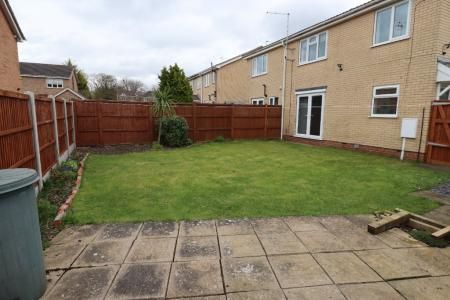 2 bedroom Terraced House To Let - Photo 4