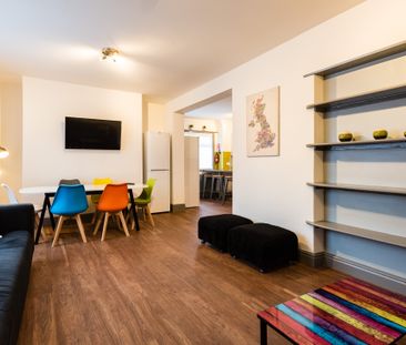 11 Bed Professional HMO, 5 Ensuite Rooms & 3 Communal bathrooms Room 2 - Photo 2