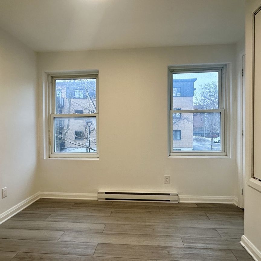 Métro Beaudry : Logement de 2 chambres offert en location semi-meublée. - Photo 1