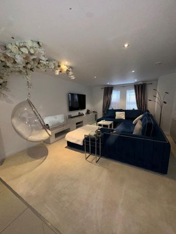 5 bedroom detached house to rent - Photo 3