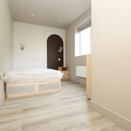 Studio Flat, Glenister Park Road, SW16 - Photo 3