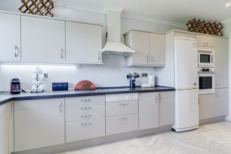 Apartment in The Golden Mile, Costa del Sol - Photo 3