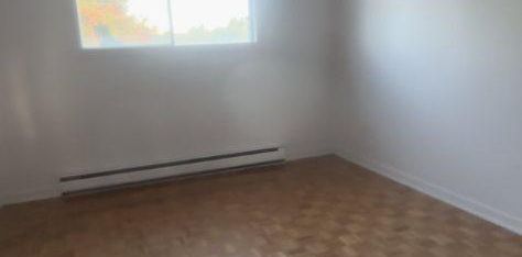 4 1/2 Longueuil pour le 1 nov. - Photo 2