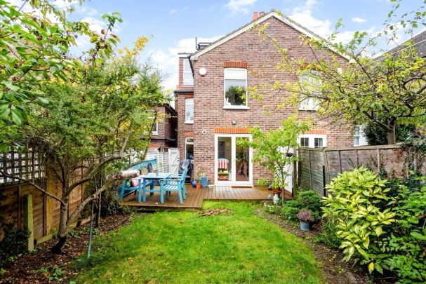 4 bedroom semi-detached house to rent - Photo 1