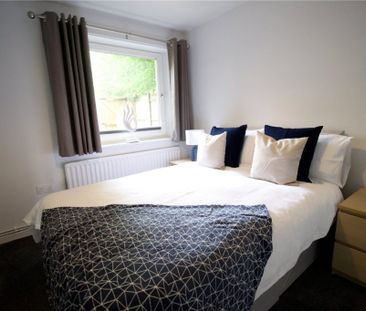 2 Bedroom - Bassett Green Village, Southampton - Photo 3