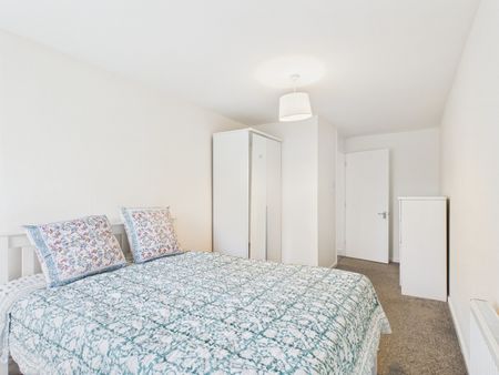 4 Bed Maisonette, Wallis Close, SW11 - Photo 3