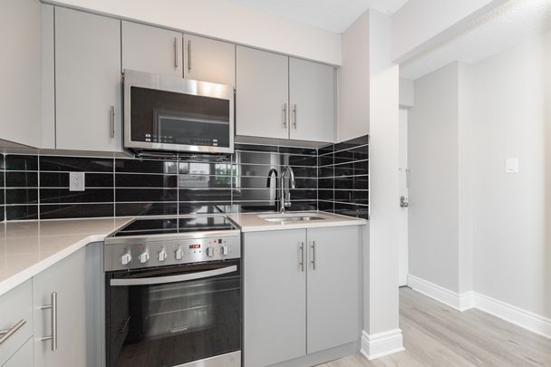 215 Clarence Street Apartments - Photo 1