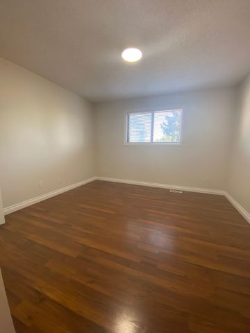 Beautiful 3-Bedroom Main Floor for Rent in Martindale - Photo 5