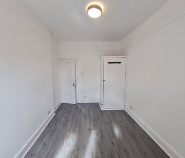 2 Bed Detached House, Green Lanes, N13 - Photo 3