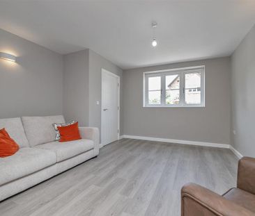 2 bedroom end of terrace house to rent - Photo 1