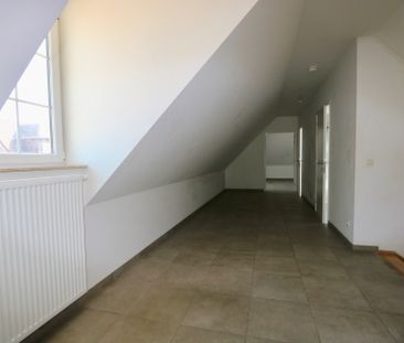 Bel-etagewoning met 3 slaapkamers, balkon, tuintje en garage. - Foto 3