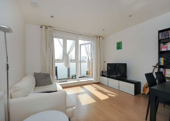 Coombe Lane, SW20 0BS, London - Photo 1