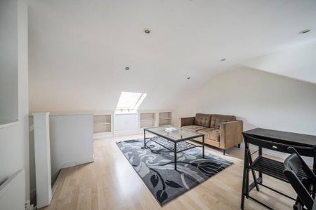 3 bedroom flat to rent - Photo 2