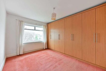 Central Avenue, Hounslow, TW3 - Photo 4