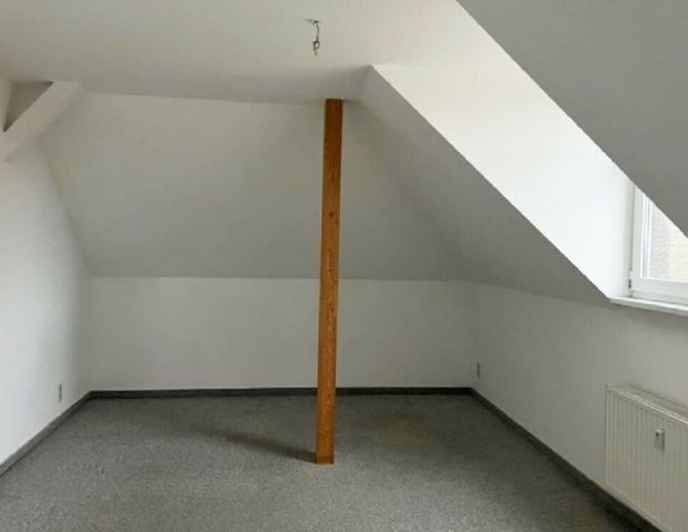 CHARMANTE DACHGESCHOSSWOHNUNG MIT VIEL PLATZ - Photo 1