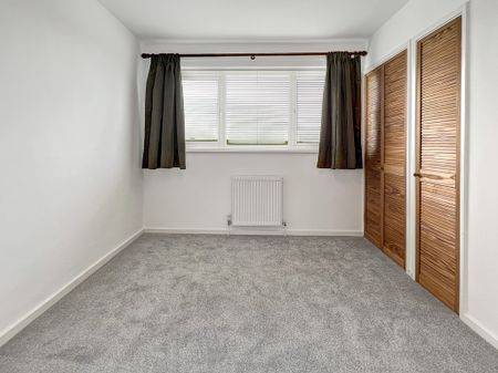 A well presented and spacious 3 bedroom terraced home, with garage, conservatory and enclosed garden in an excellent location within the popular village of Fulbourn. - Photo 4