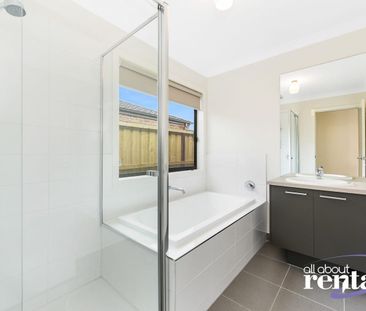 Spacious 3-Bedroom + Study Home in a Quiet Officer Street - Photo 3