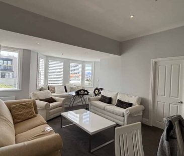 Modern Furnished 2 Bedroom Apartment - Photo 1