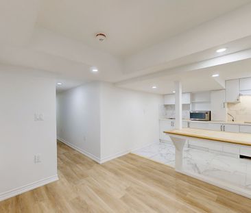 For Lease - 197 Vantage Loop, Newmarket, Ontario - Photo 2